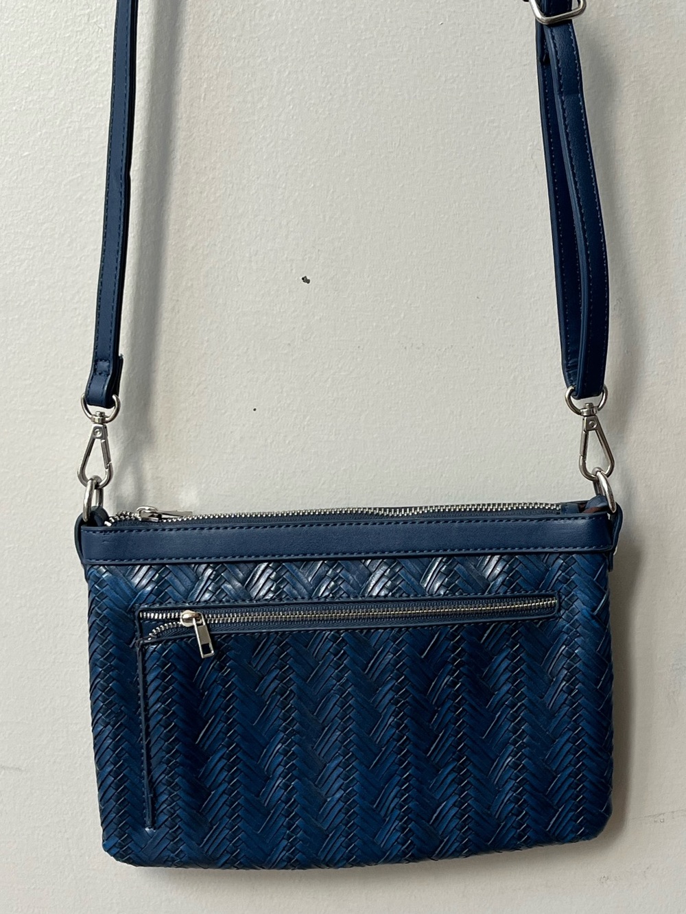 Navy Blue Woven Crossbody Bag Clutch Faux Leather Zip Pocket Textured